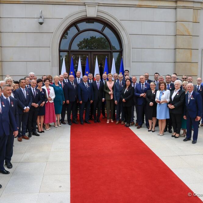 Zdjęcie: Odznaczenie dla Wiceprzewodniczącej ...