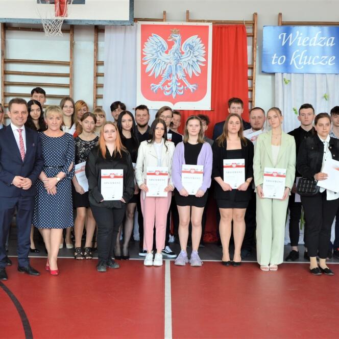 Zdjęcie: Pożegnanie maturzystów w ZS nr 2