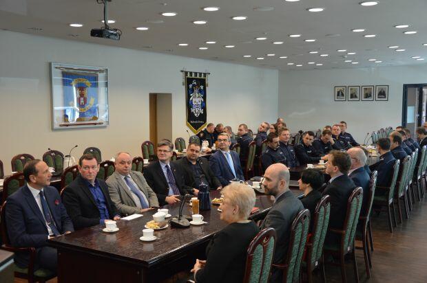 policja1_456390613.jpg