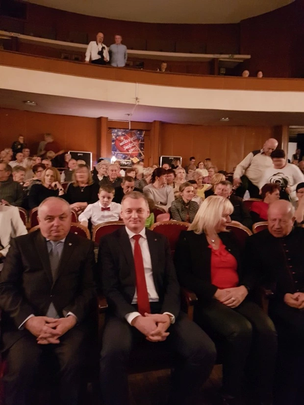 Zdjęcie: piesn1_986383187.jpg